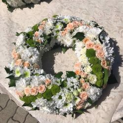 Sávos tűzött görög koszorú