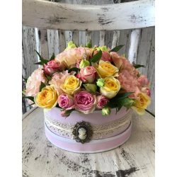 Rózsaszín-sárga pasztel virágbox