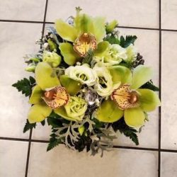 Zöld orchideás virágtál