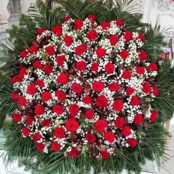 Szerelmes álló koszorú rózsából, rezgővel