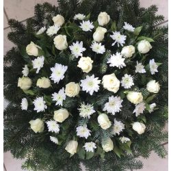 Fehér rózsás fekvő koszorú